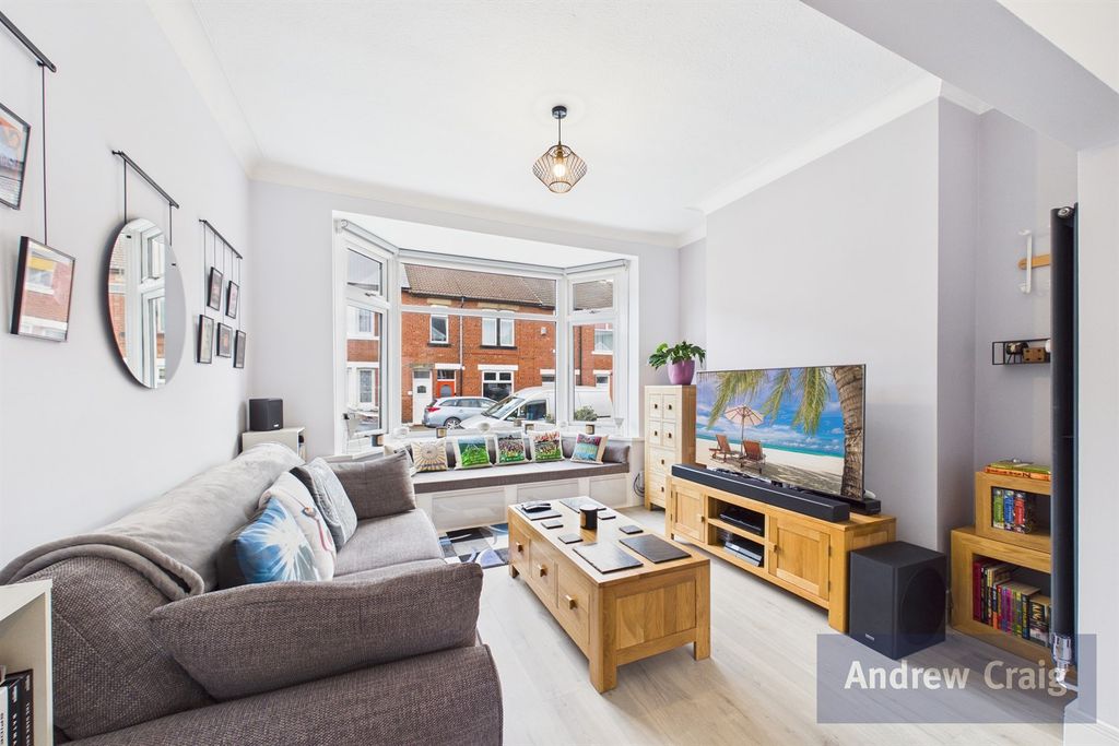 Property photo 2 of 17 Lounge