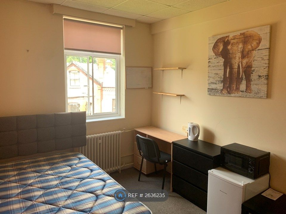 Property photo 1 of 16 Double Bedroom With Mini Fridge,Kettle, Microwave