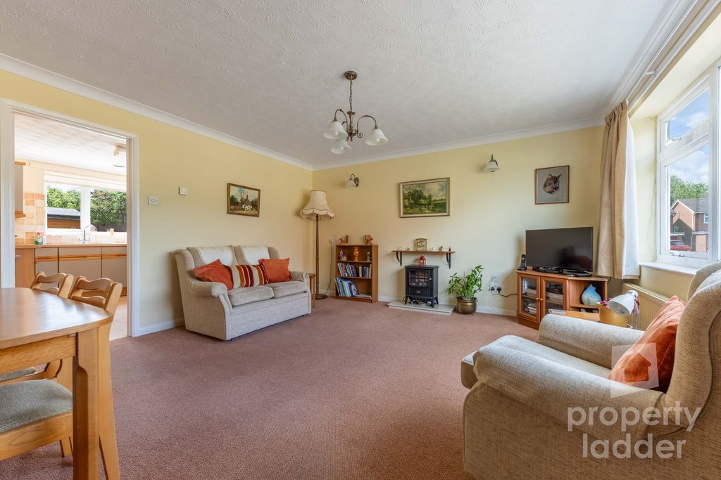 Property photo 3 of 18 Pl