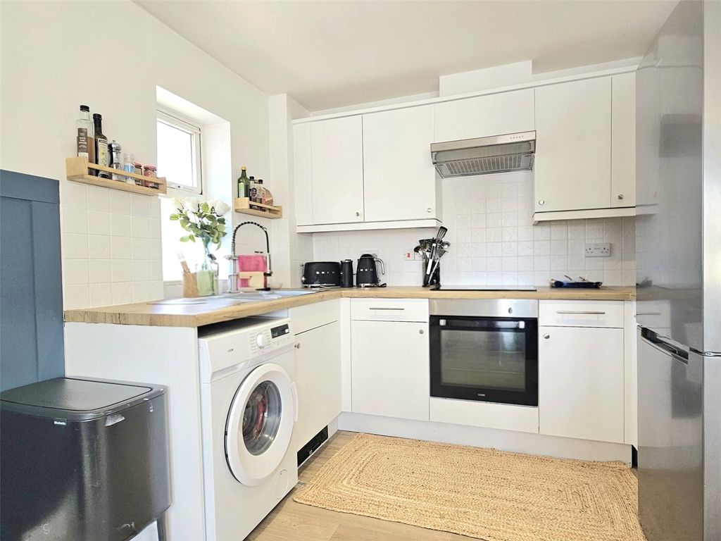 Property photo 3 of 12 Kitchen