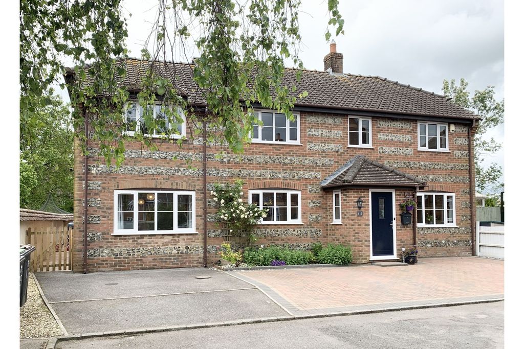 Property photo 1 of 27
