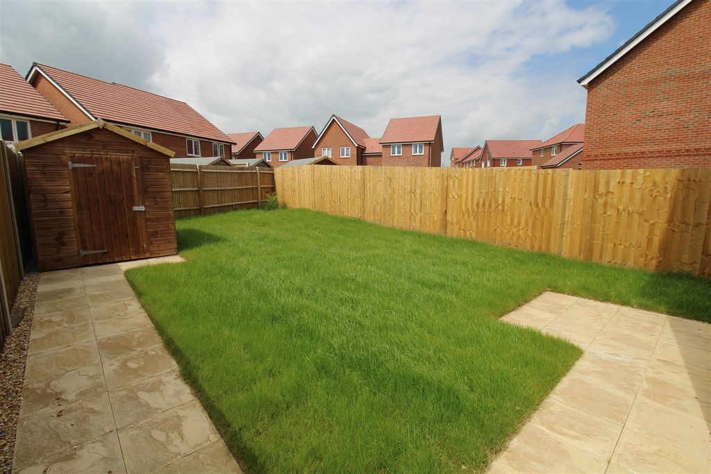Property photo 2 of 12 Garden