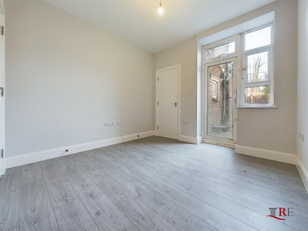 Property photo 3 of 8 Cam02489G0-Pr0145-Still003.Jpg