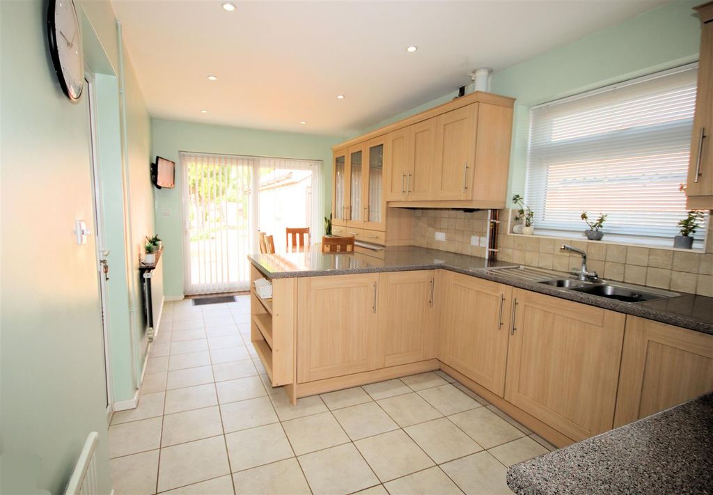 Property photo 2 of 18 Kitchen/Dining Room