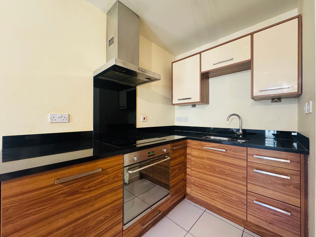 Property photo 3 of 7 Kitchen