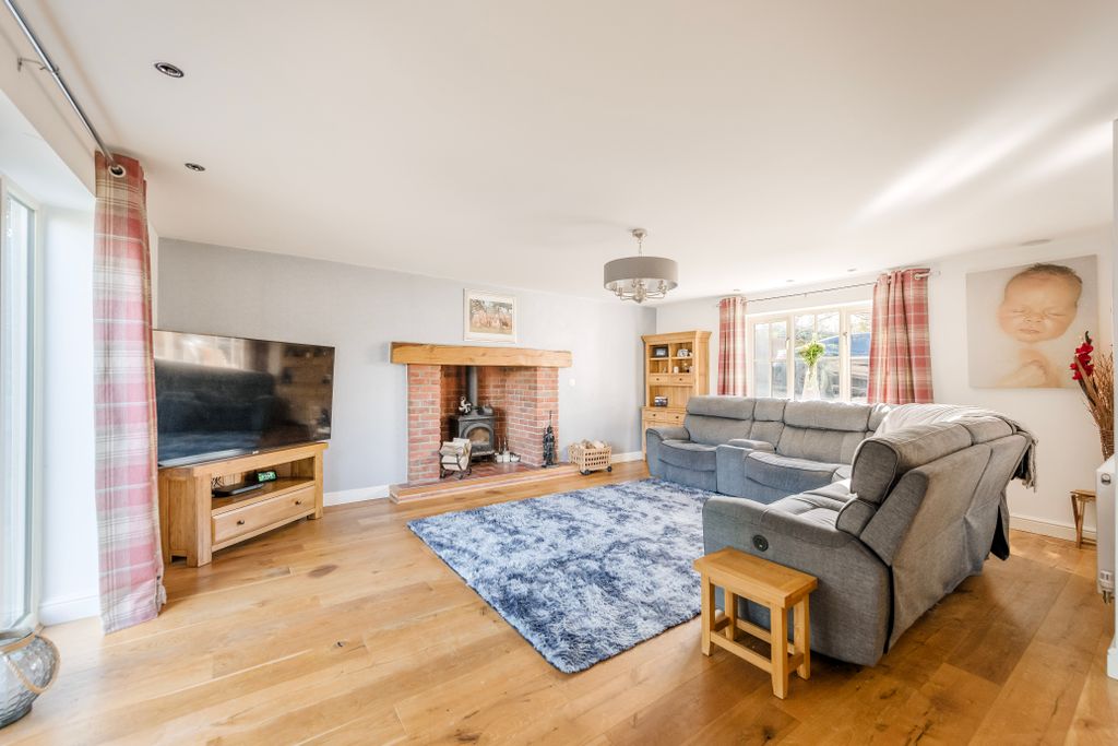 Property photo 2 of 25