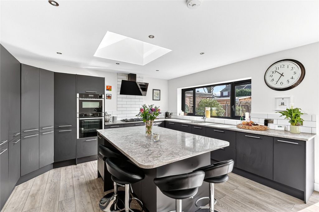 Property photo 2 of 35 Picture No. 40