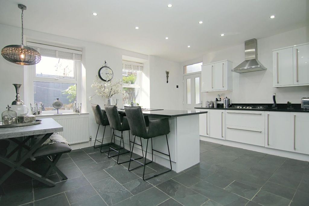 Property photo 2 of 29 Dining Kitchen