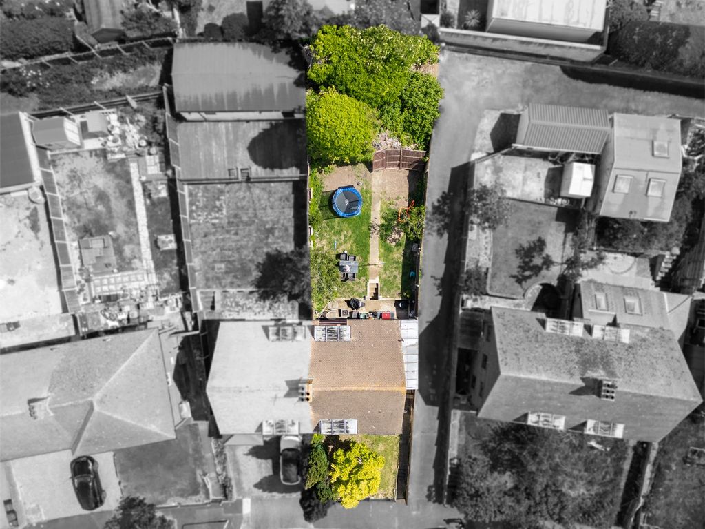 Property photo 3 of 12 5116794