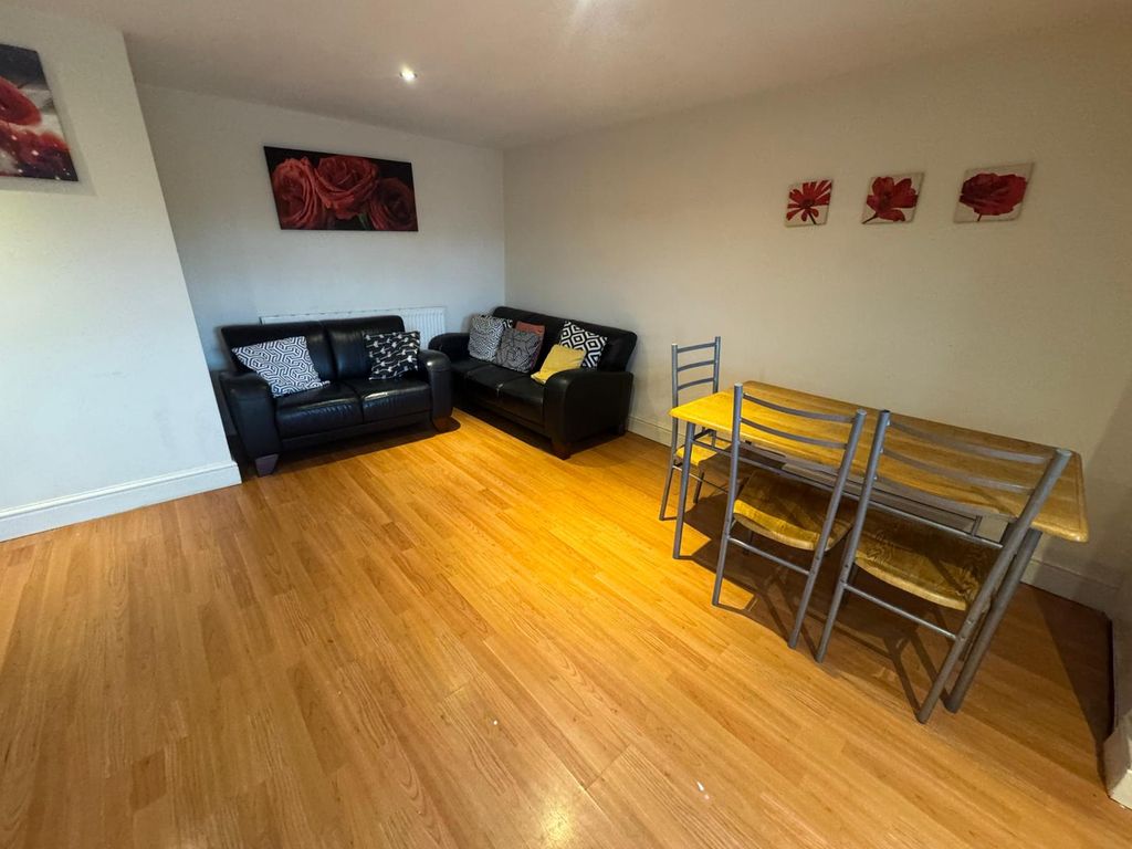 Property photo 3 of 7 Gallery