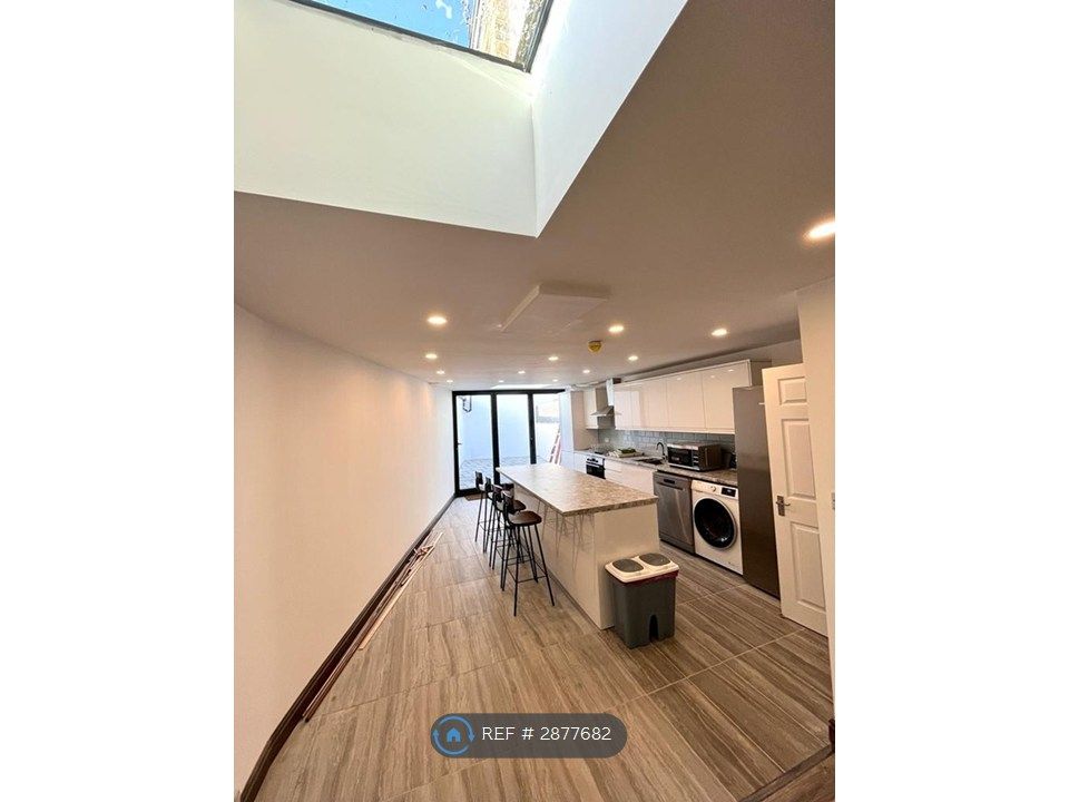 Property photo 2 of 11 Kitchen