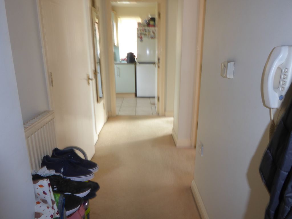 Property photo 2 of 7 Entrance Hall