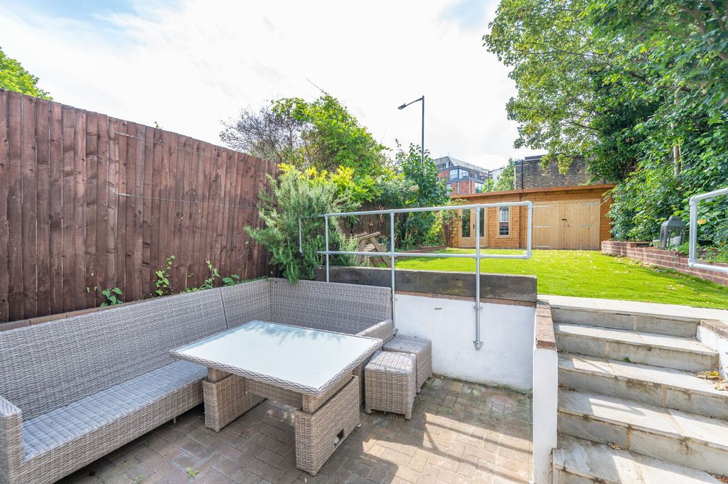 Property photo 3 of 18