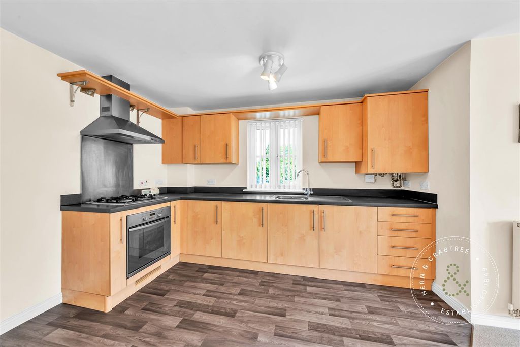 Property photo 3 of 17 Latteys-Close-10.Jpg