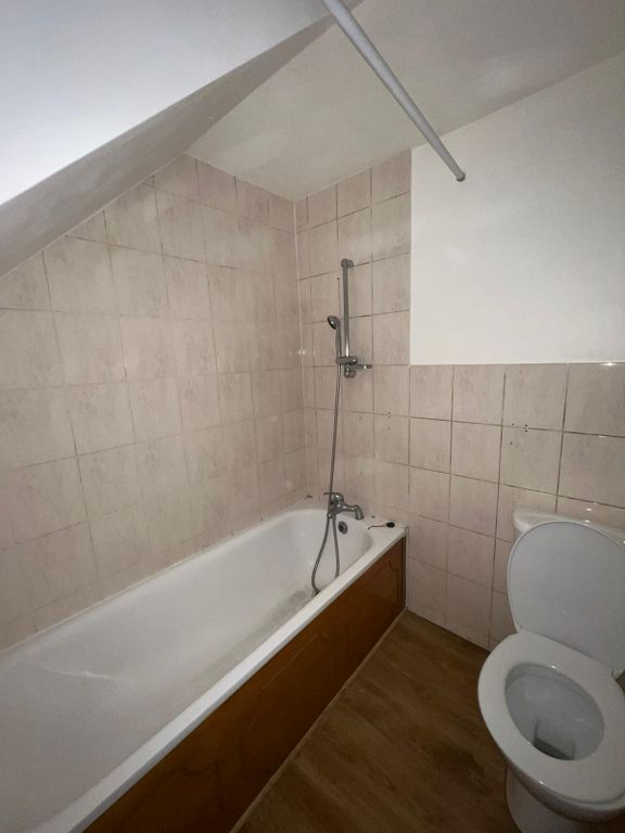 Property photo 1 of 10 Bathroom