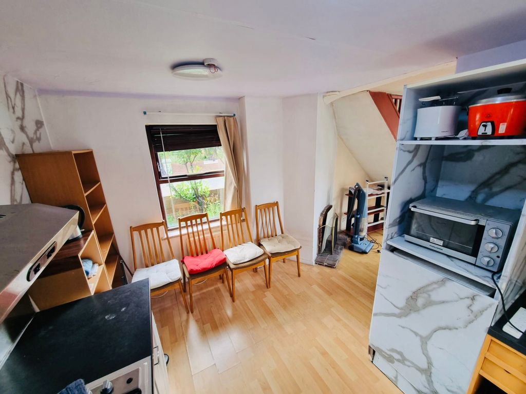 Property photo 3 of 9 Gallery