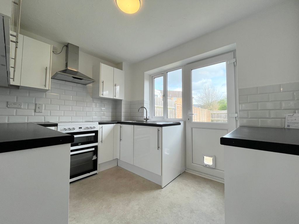 Property photo 3 of 7 Kitchen