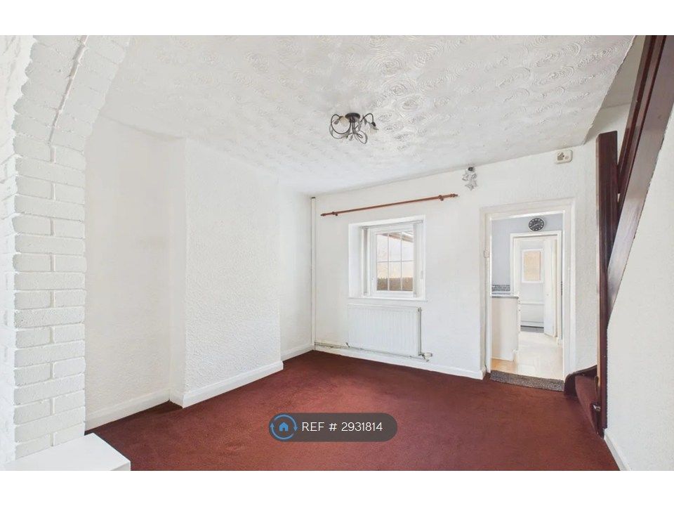 Property photo 3 of 10 Dining Room