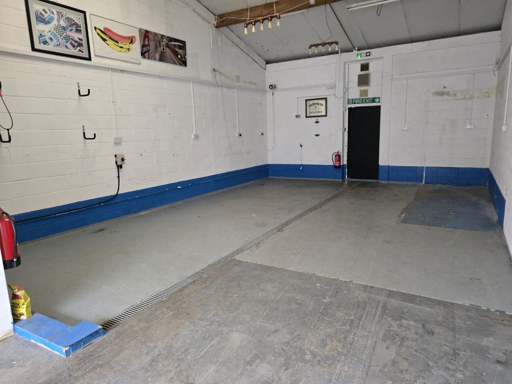 Property photo 2 of 6