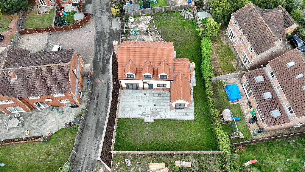 Property photo 2 of 28