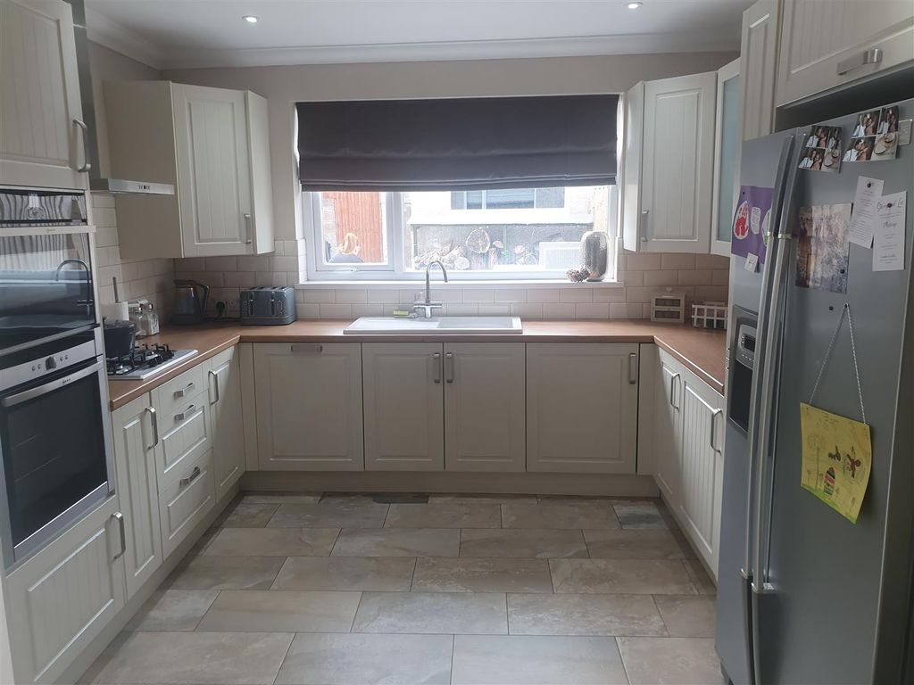 Property photo 3 of 16 Kitchen/Breakfast Room