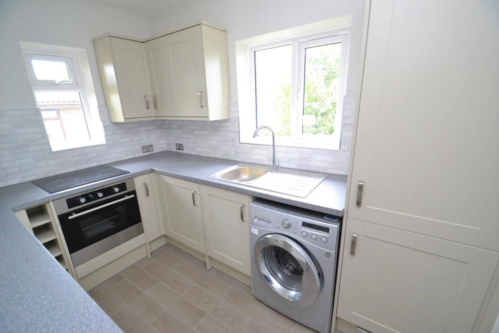 Property photo 2 of 9 Photo