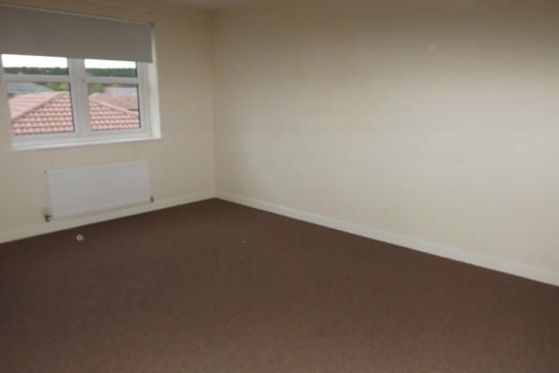 Property photo 3 of 8 Bed 1