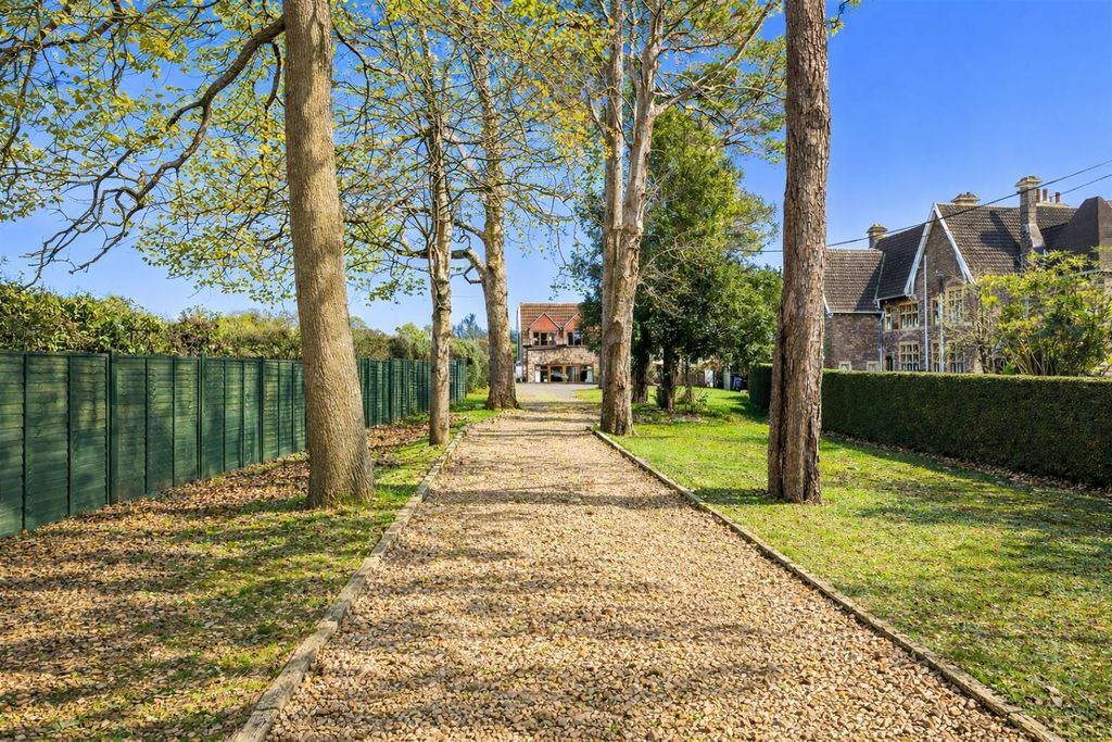 Property photo 2 of 28