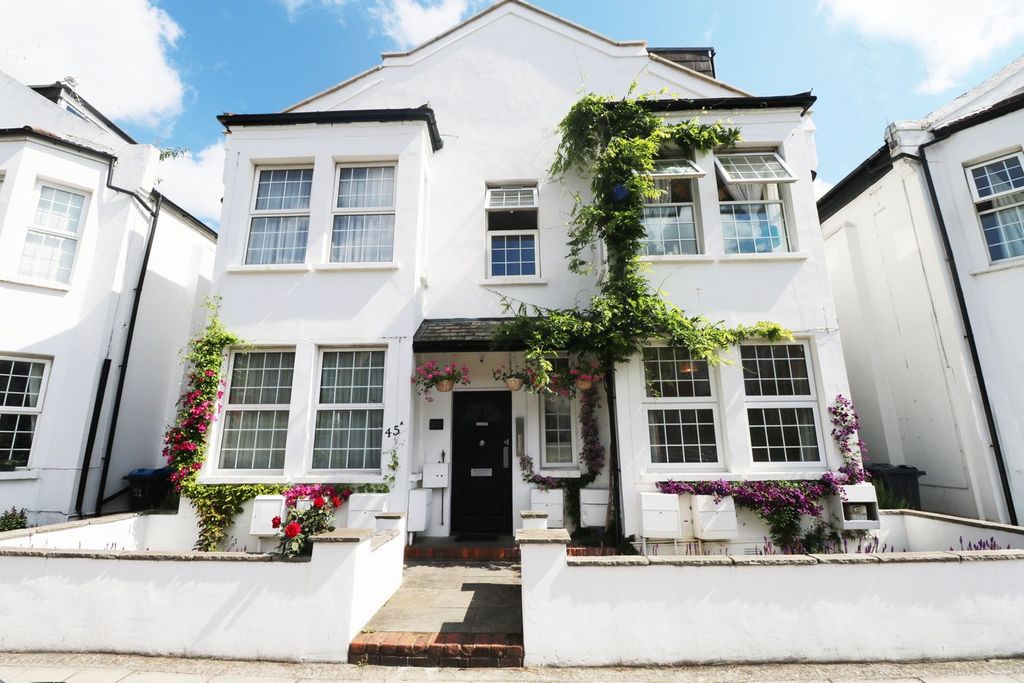 Property photo 1 of 8