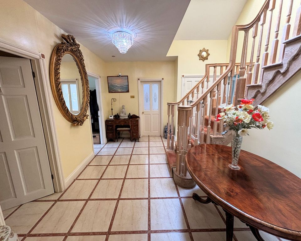 Property photo 3 of 43