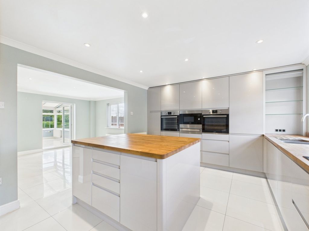 Property photo 3 of 32