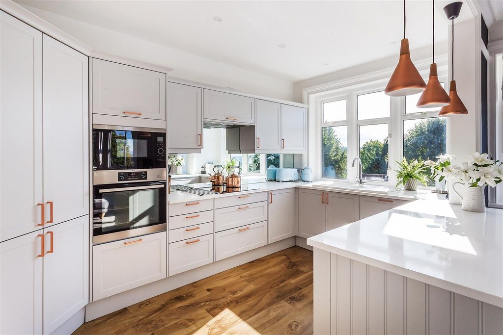Additional image 34 of 3 bed flat to rent23 Warwicks Bench, Guildford, Surrey GU1