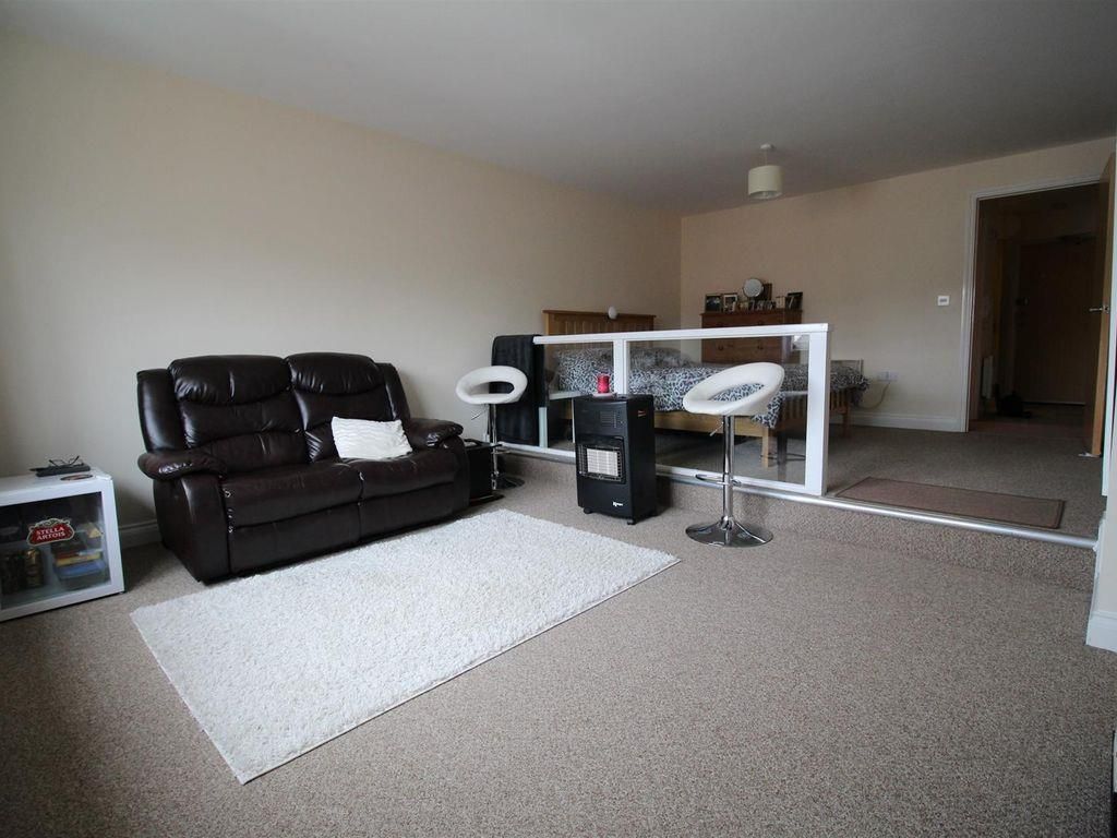 Property photo 2 of 7 Tufton St Bedroom.Jpg