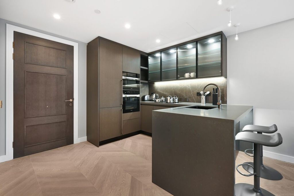 Property photo 3 of 14 Jll