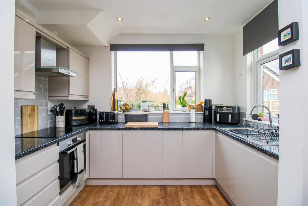 Property photo 3 of 13 Kitchen