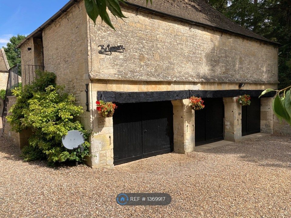 Property photo 2 of 7 Granary Garage/Courtyard