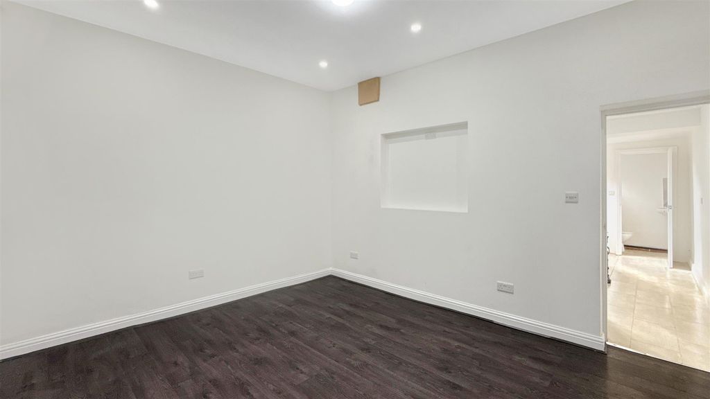 Property photo 3 of 13 Bfc7B9Ac01Def937Ae57956F1F01A18Ca286900A.Jpg