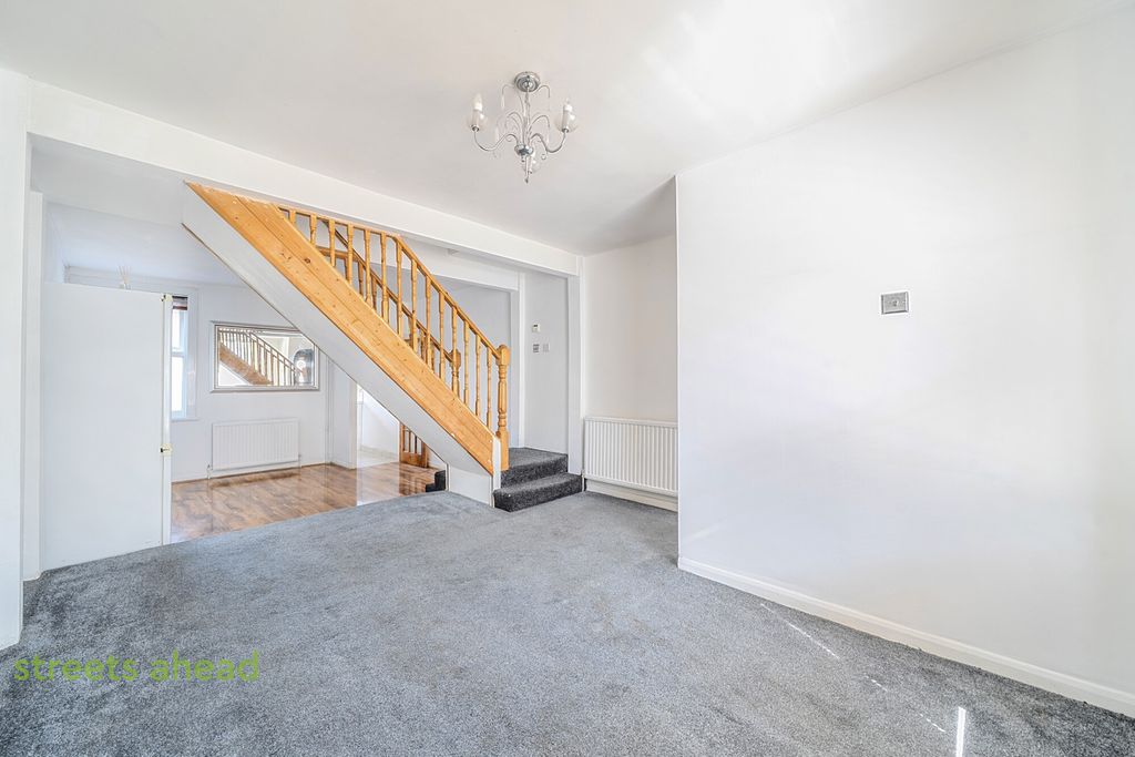 Property photo 2 of 14 0B3F3097-2c7A-4B0...