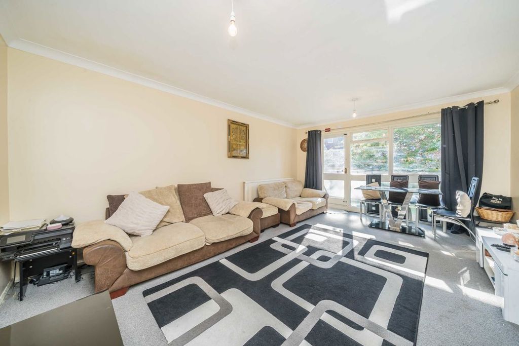 Property photo 1 of 5