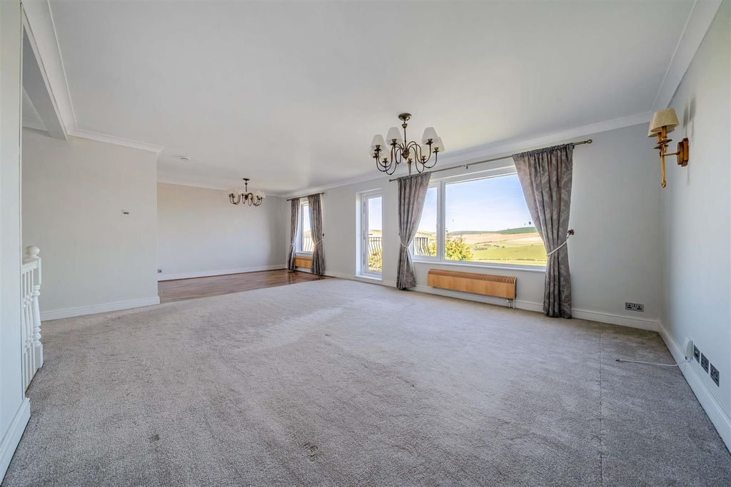 Property photo 2 of 26