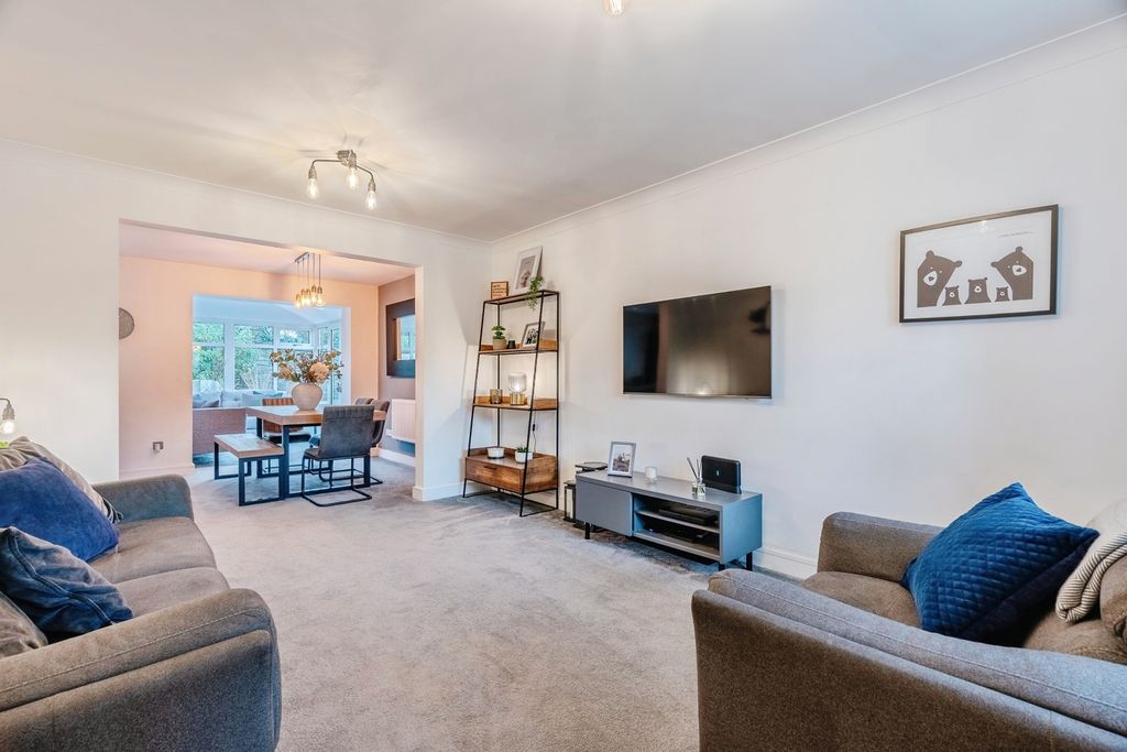 Property photo 3 of 30 Lounge