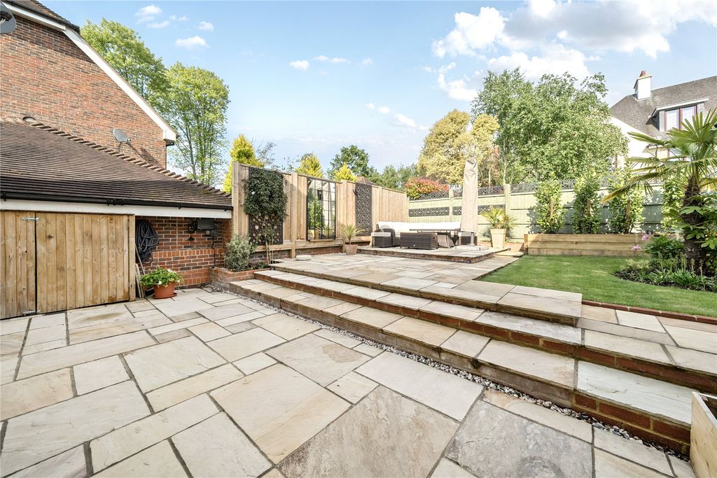 Property photo 3 of 17 Landscaped Garden