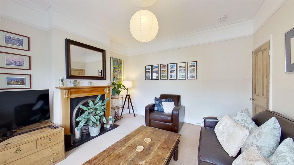 Property photo 3 of 18 Quinton-St-Earlsfield-Sw18-08052021_204502.Jpg