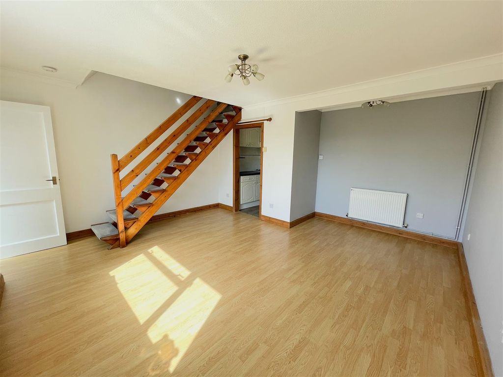 Property photo 2 of 8 Sitting Room