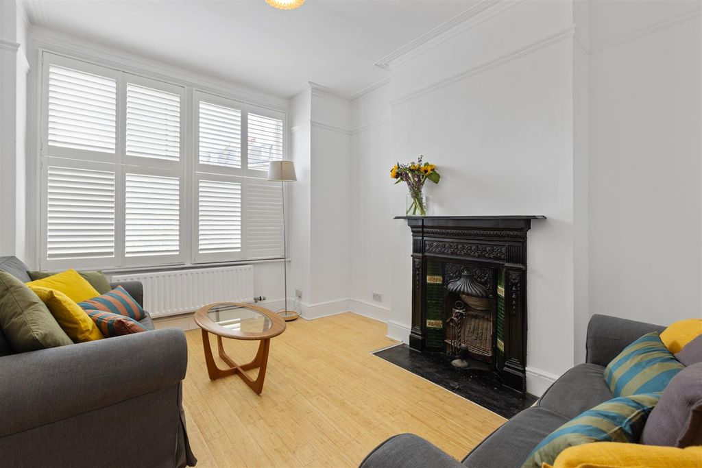 Property photo 2 of 12