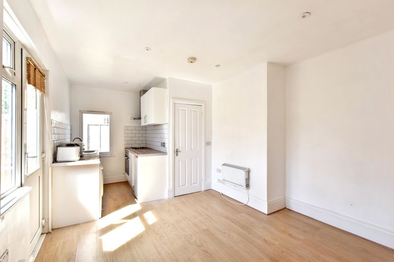 Property photo 2 of 8 Studio