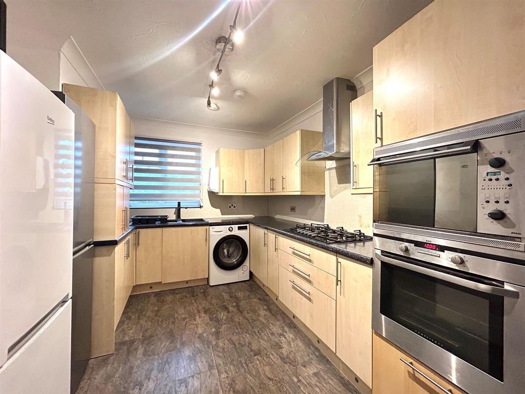 Property photo 1 of 20 Kitchen 2.Jpg