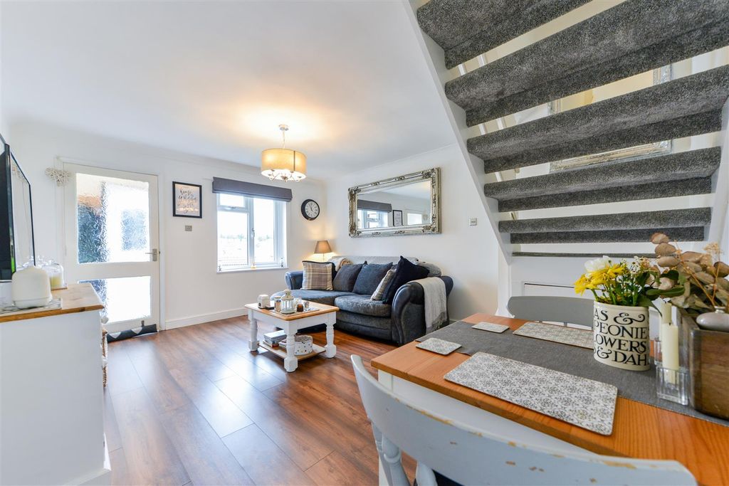 Property photo 3 of 14 Burmash Close11.Jpg