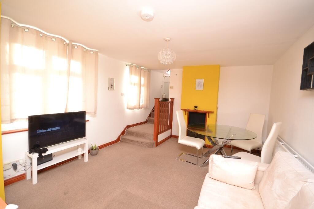 Property photo 2 of 8