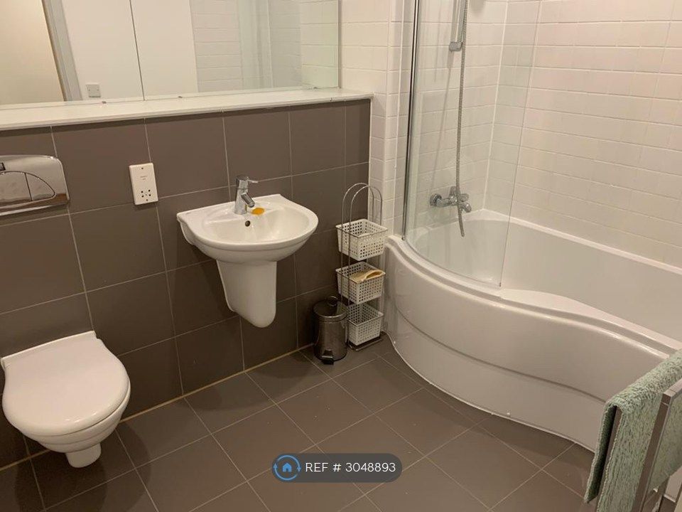 Property photo 3 of 7 Bathroom